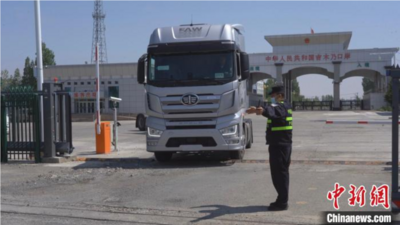 新疆吉木乃口岸上半年进出口贸易额突破50亿元