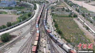 新疆铁路双口岸通行中欧（中亚）班列已超8000列