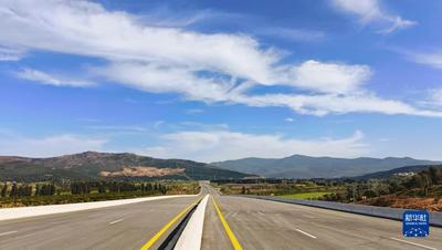 通讯：“没有什么是不可能的”——记建设阿尔及利亚“世纪工程”的中国筑路人