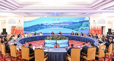 中国（重庆）－斯里兰卡减贫与发展合作圆桌会在科伦坡举行 袁家军出席并作主旨发言 阿里·萨布里主持并致辞