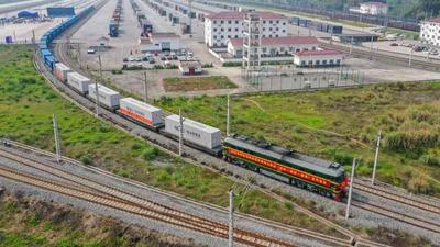 同比增长约四成！西部陆海新通道亮出半年“成绩单”