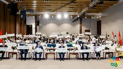 沿着“博爱与友好之路”相向而行