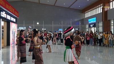 中老铁路举办“中老文艺进站点”活动