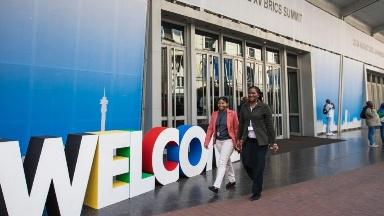 金砖历史性扩员让“金字招牌”更闪亮——国际人士看好金砖合作未来前景