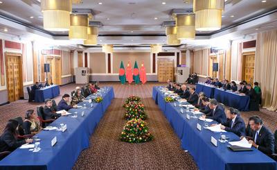 习近平会见孟加拉国总理哈西娜