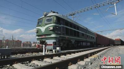 新疆霍尔果斯铁路口岸今年通行中欧（中亚）班列超5000列