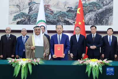 赵乐际同阿拉伯议会议长欧舒米举行会谈