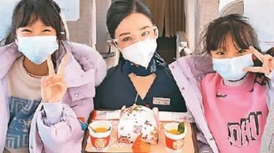 精彩故事通过“空中丝路”传递