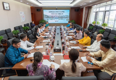 “汉语桥”蒙古国教育工作者访华团赴内蒙古师范大学参访交流
