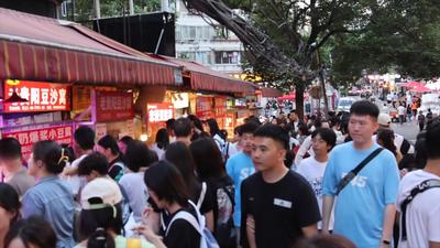 12小时避暑Vlog之（二）：菜市场外“人从众”？“打卡”老街小巷成旅行新宠