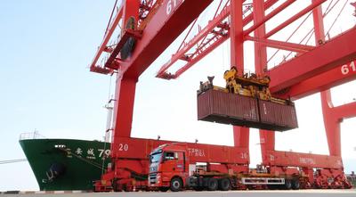 新华全媒+丨增效率 降成本 促发展——2023年促进跨境贸易便利化专项行动成效明显