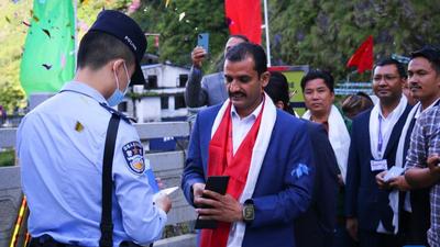 西藏樟木口岸时隔8年恢复双向人员往来