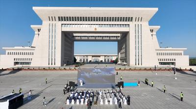 西出国门 拥抱世界——新华社“一带一路全球行”开启国际段行程