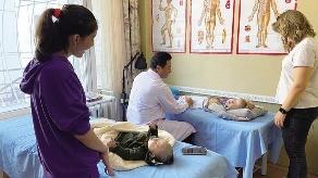 “中医药像一座桥，将中哈人民的心连在一起”