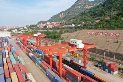 中欧班列“奔腾铁马”彰显中国开放新气象