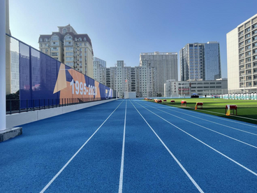 西安高新区一中学向市民提供共享停车场