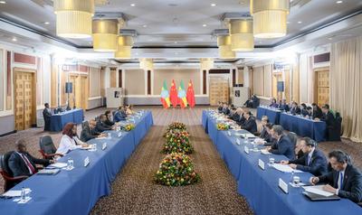 习近平会见埃塞俄比亚总理阿比