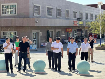 湘潭市工信局党委副书记、总工程师黄建红一行到鄯善县电商产业园考察调研