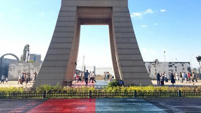 一步跨两国，随手淘好货，解锁新疆出游新热点