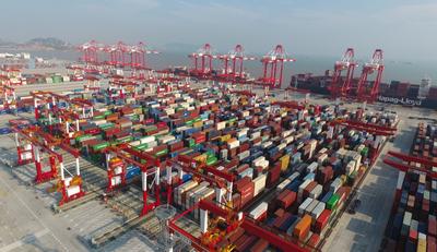 李强在上海市调研自贸试验区建设时强调 大力实施自贸试验区提升战略 积极开展高水平对外开放新探索