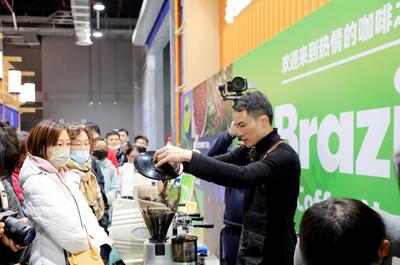 综合消息：第六届进博会海外展商积极评价中国扩大高水平对外开放