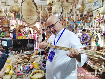 多国记者深入天山南北 看见美丽新疆共话“一带一路”