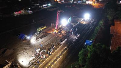 雅万高铁铺轨基地与印尼既有铁路顺利接通