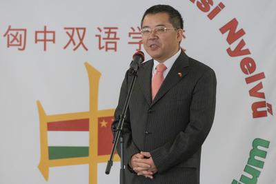 中国驻匈牙利大使龚韬走访匈中双语学校