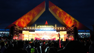 《金色的阿拉山口》共建“一带一路”倡议十周年文艺晚会点亮阿拉山口