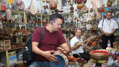 阿尔及利亚媒体学者代表团参访新疆——美丽新疆丰富多彩