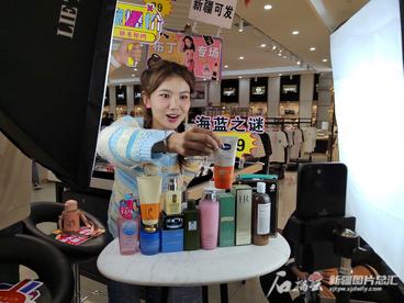 霍尔果斯口岸：经贸兴 旅游旺