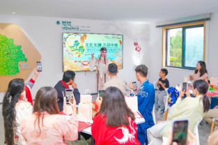 State Grid Jiangsu Electric Power invites overseas guests to celebrate Mid-Autumn Festival