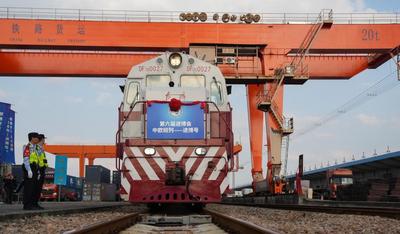 第六届进博会最后冲刺 “中欧班列-进博号”满载进博展品到上海