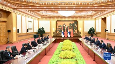 习近平会见塞尔维亚总统武契奇