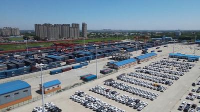 “钢铁驼队”铺就“一带一路”新通途