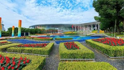 第六届进博会场馆景观装饰全面“定妆”