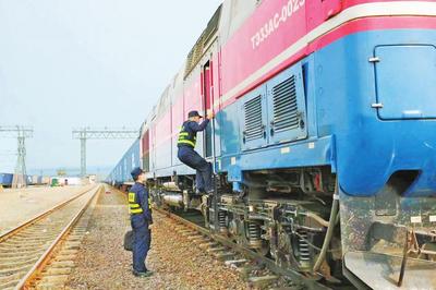 前9个月新疆公路铁路双口岸进出口货运量双增长