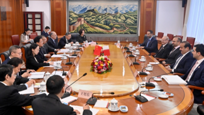 国家发展改革委主要负责同志与巴林工商大臣法赫罗会谈并签署关于共同编制共建“一带一路”合作规划的意向书