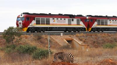 多国驻肯使节蒙内铁路体验谈：利国利民 繁荣之路