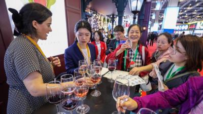 新华全媒+丨“一带一路”共建国家展商进博会共享机遇