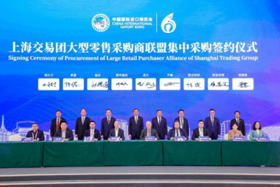 百联集团率大型零售采购商联盟集中签约，共享发展机遇，助力进博会“越办越好”