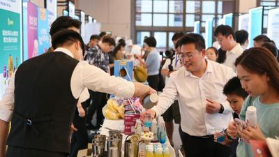 专访：进博会有助于促进国际贸易和投资——访马来西亚中华总商会总会长卢成全