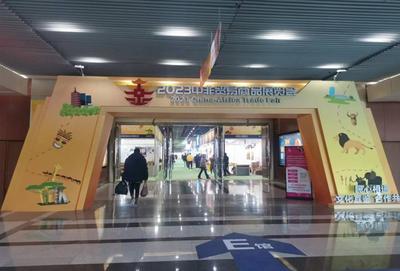 首届中非贸易商品展览会在浙江义乌举办