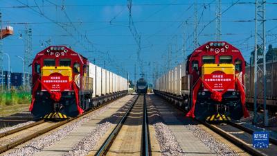 中老中越铁路国际冷链货运班列双向首发