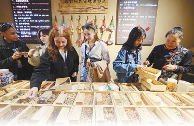 增进民心相通 共创繁荣未来