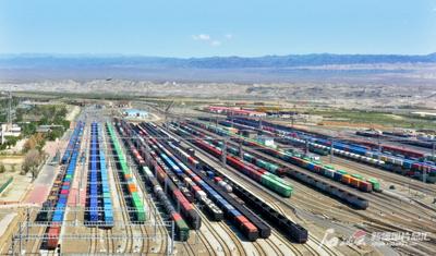 前10个月阿拉山口口岸进出口货运量同比增长10.7%