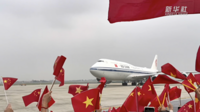 元首外交Vlog | 习近平抵达河内 受到热烈欢迎