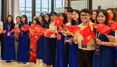 元首外交 | 中越两党总书记为何要专门会见两国青年和友好人士代表