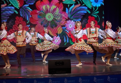 俄远东联邦大学举办中国留学生新春晚会