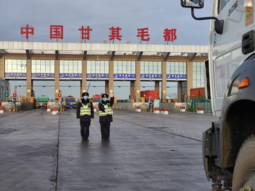 突破3700万吨  中蒙最大货运公路口岸甘其毛都年过货量创历史新高
